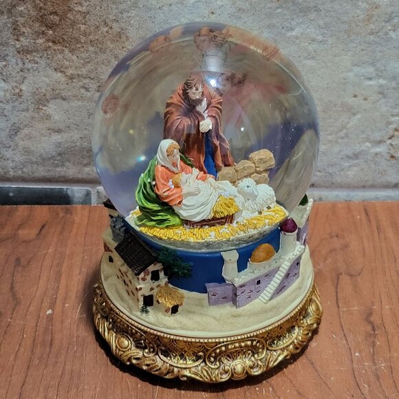 Manger Scene Water Globe Music Box Plays Joy To The World - Picture 8 of 13